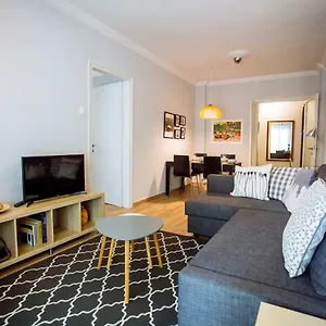 Luxurious & Modern | Walk Everywhere | 5★ Amenities Apartment Thessaloniki